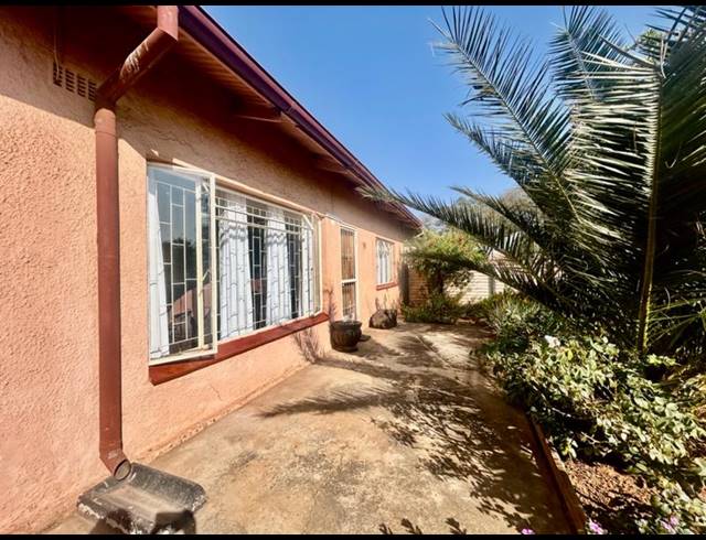 2 BEDROOM HOUSE FOR SALE IN VANDERBIJLPARK CW 2